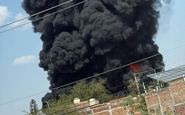 Columna de humo negro