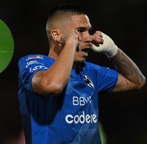 Djuka en la celebración de su primer gol como delantero de Rayados.