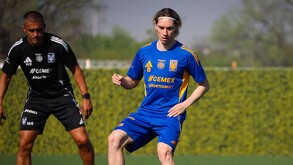 Marcelo Flores en un entrenamiento con Tigres