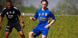 Marcelo Flores en un entrenamiento con Tigres