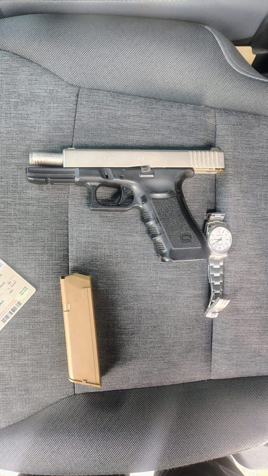 Rolex y arma de fuego