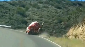 una pipa con gas lp volcó en la carretera tehuacán-huahuapan