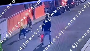 Sujetos golpean y balean a hombre en Iztapalapa.