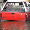 Auto varado en una inundación en Iztapalapa