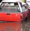 Auto varado en una inundación en Iztapalapa