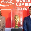 Samuel García y Mariana Rodríguez con copa de Mundial 2026