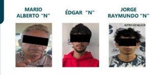 Tres detenidos con ojos tapados