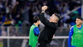 Efraín Juárez celebrando el empate con Pumas