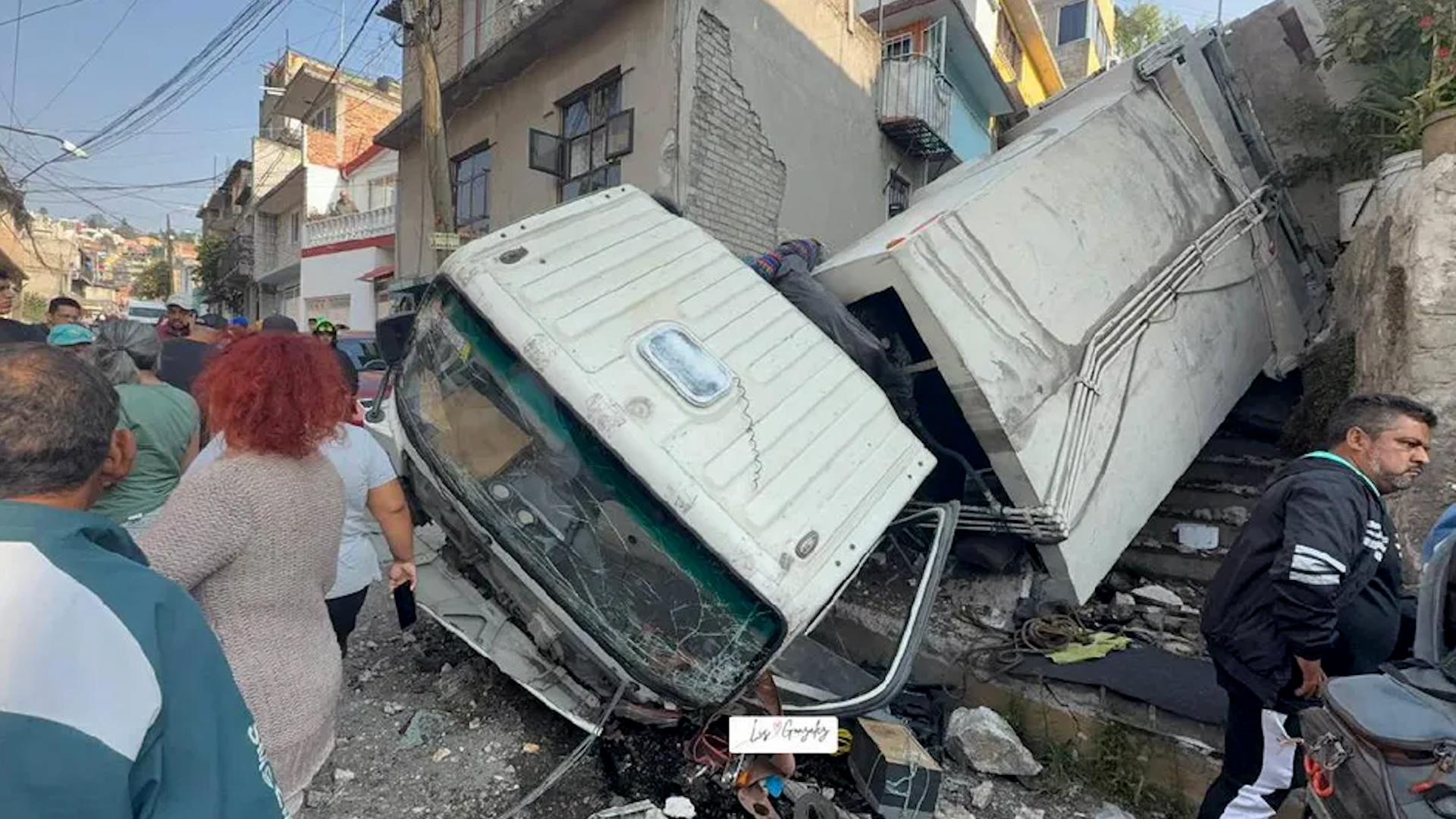 Vecinos de la zona han destacado que en más de una ocasión sus viviendas han sido dañadas por la circulación de estos vehículos.