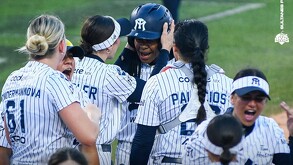 Sultanes Femenil en la celebración del triunfo ante Veracruz.
