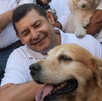 alejandro armenta con su perro tommy