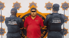 Un hombre fue detenido por robar un camión de transporte y chocar con diversos vehículos en la colonia Valle de Santa Isabel en el municipio de Juárez.