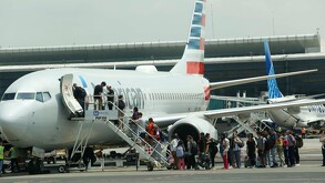 Conductor cuestiona medidas para garantizar flujo de pasajeros en Aeropuerto de Guadalajara
