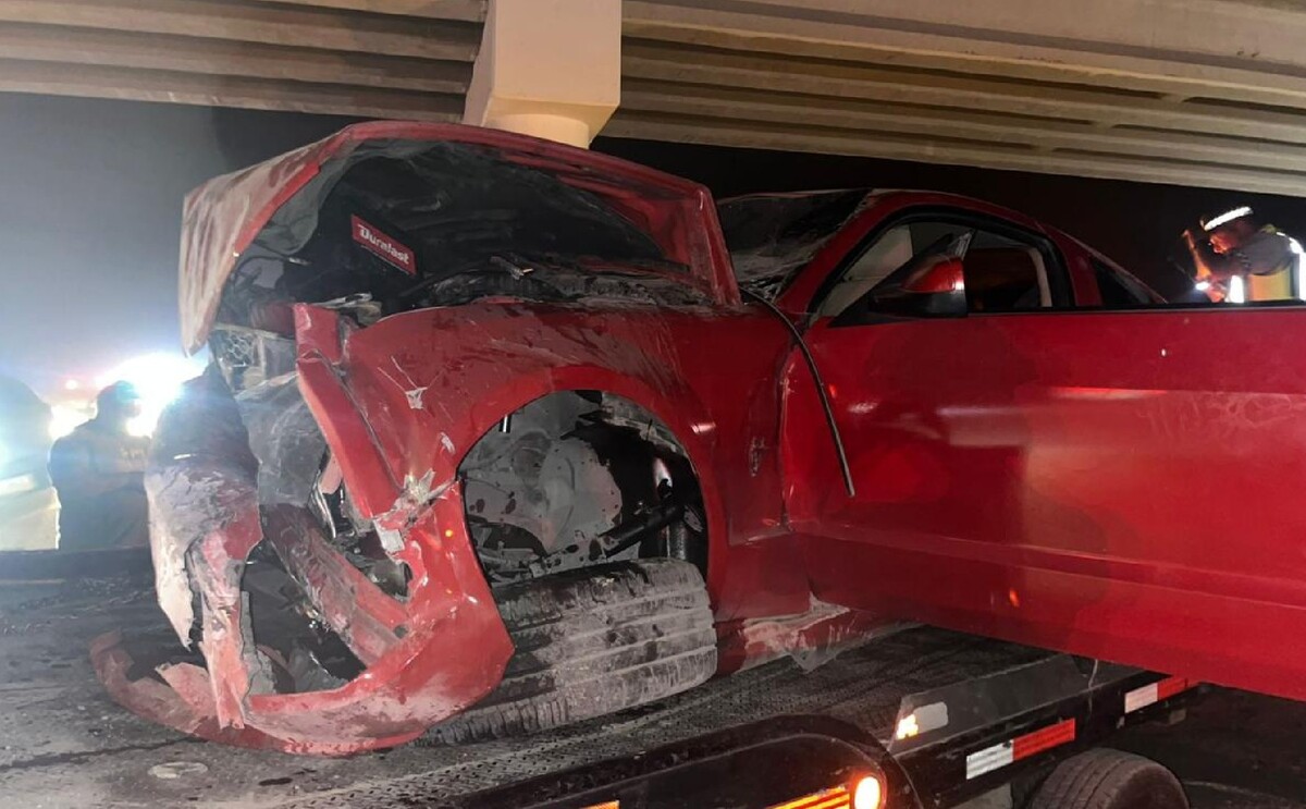 Automóvil deportivo que se vio involucrado en accidente que cobró la vida de un menor de edad.