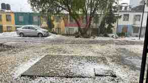 Una fuerte lluvia acompañada de granizo se registró este lunes 16 de marzo minutos antes de las 16:00 horas en Cuautitlán Izcalli.