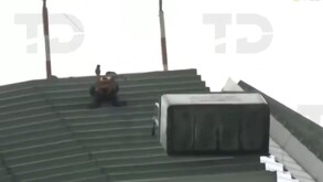 Trabajador de limpieza queda suspendido del piso 34 de hotel en Paseo de la Reforma; así fue su rescate.