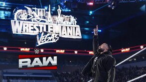 Roman Reigns haciendo su entrada a WWE Raw tras su victoria en Royal Rumble.