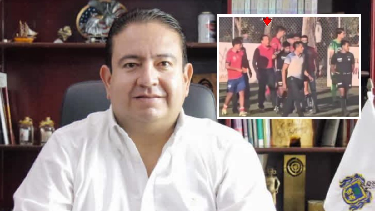 Gustavo Robles Martínez, presidente municipal de Autlán de Navarro con una imagen de un partido en la Liga Premier Mx a un costado