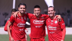 Chivas ha tenido que enfrentar el torneo con constantes bajas por lesión y suspensión.