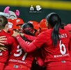 Jugadoras de Diablos Rojos femenil celebrando el pase a la Serie de la Reina.