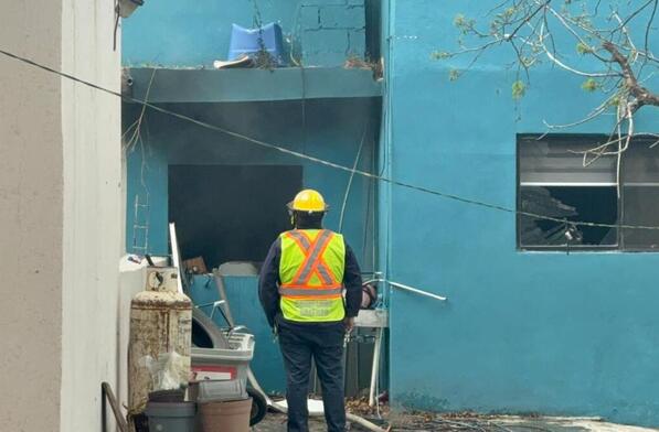 Gracias a la rápida intervención de vecinos y familiares, los ocupantes lograron evacuar la vivienda a tiempo.