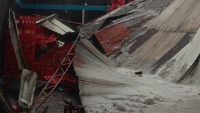 Colapsa techo de fabrica tras granizada en Ecatepec; reportan fuertes lluvias en el Valle de México.