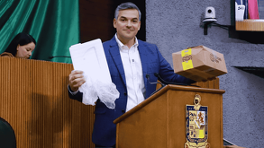 El diputado Mauro Guerra presenta reforma para prohibir rellenos plásticos en envíos de comercio electrónico.