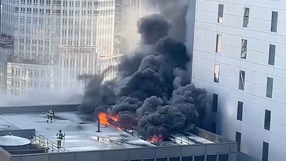 Increíble incendio se propaga por edificio de Nueva York