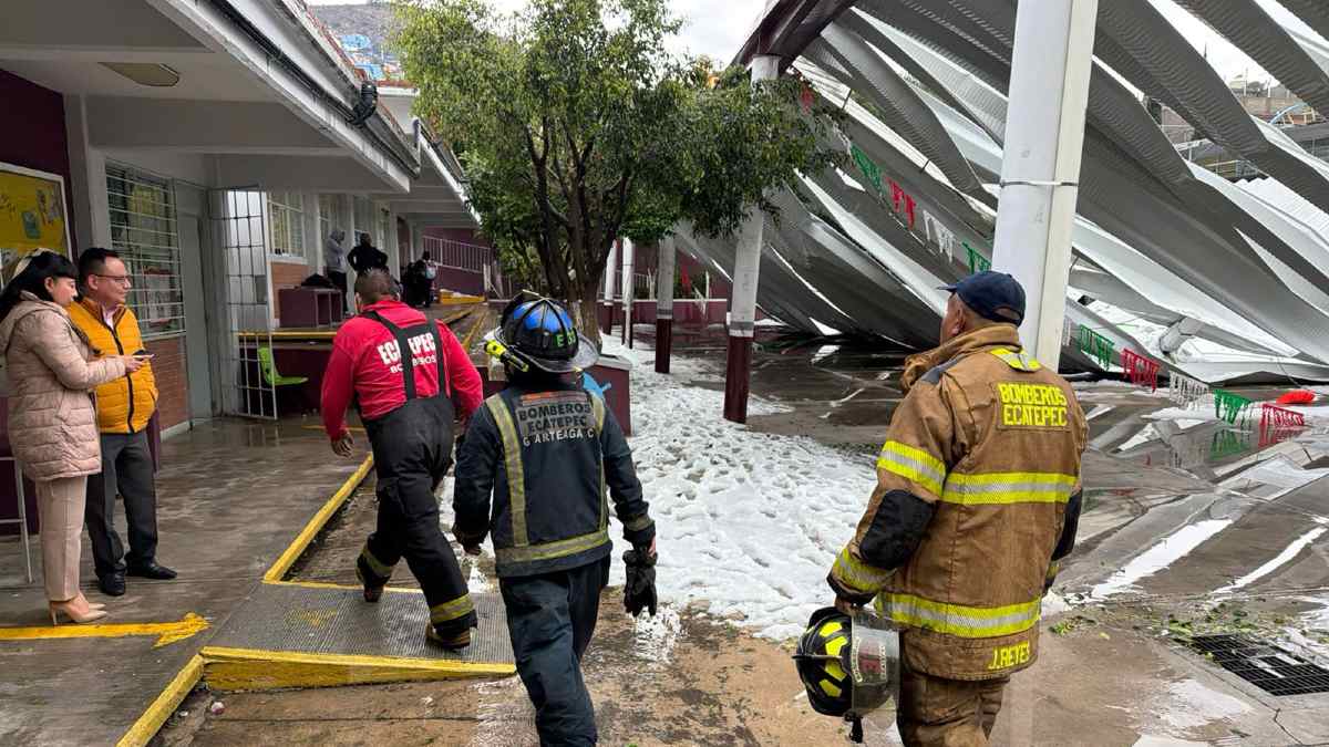 Una lluvia abundante, acompañada de granizo, provocó la caída de un techo en la escuela primaria Luis G. Urbina. Las autoridades ya están brindando apoyo.