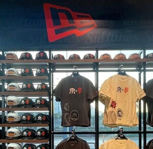 Mercancía de Sultanes y Giants previo al duelo de exhibición.