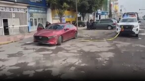 Auto baleado por la expareja de su propietario en la autopista México-Pachuca.