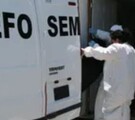 Semefo haciendo el levantamiento del cuerpo de un hombre que murió jugando básquetbol en Matamoros, Coahuila.