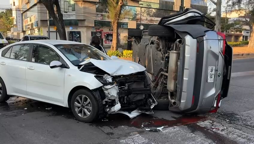 Dos vehículos accidentados
