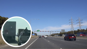 Automovilistas captaron en video el momento en que sujetos armados intentaron asaltar un tráiler en la Autopista Apaseo el Grande-Celaya.