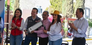 Susy Torrecillas junto con Esteban Villegas entregando pavimentación y alumbrado en una obra en conjunto