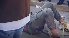 Vecinos de Teoloyucan linchan a presunto responsable de ataque a balazos en contra de un padre y su hija