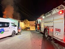 Un siniestro sorprendió a vecinos durante la noche; el fuego arrasó con todo y movilizó a los cuerpos de emergencia.