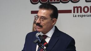 Carlos Lomelí Bolaños, senador de morena