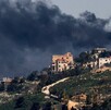 El humo se eleva tras el bombardeo israelí en el sur del Líbano, cerca de la frontera, visto desde la Alta Galilea