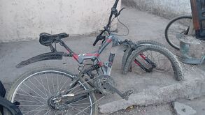 Bicicleta dañada tras ser arrollada