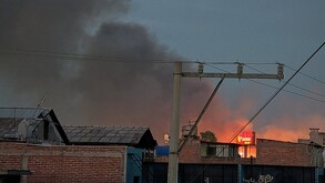 Un incendio de gran magnitud se registró en Irapuato, luego de que un fuego de pastizal consumiera varias hectáreas al interior de la zona militar.