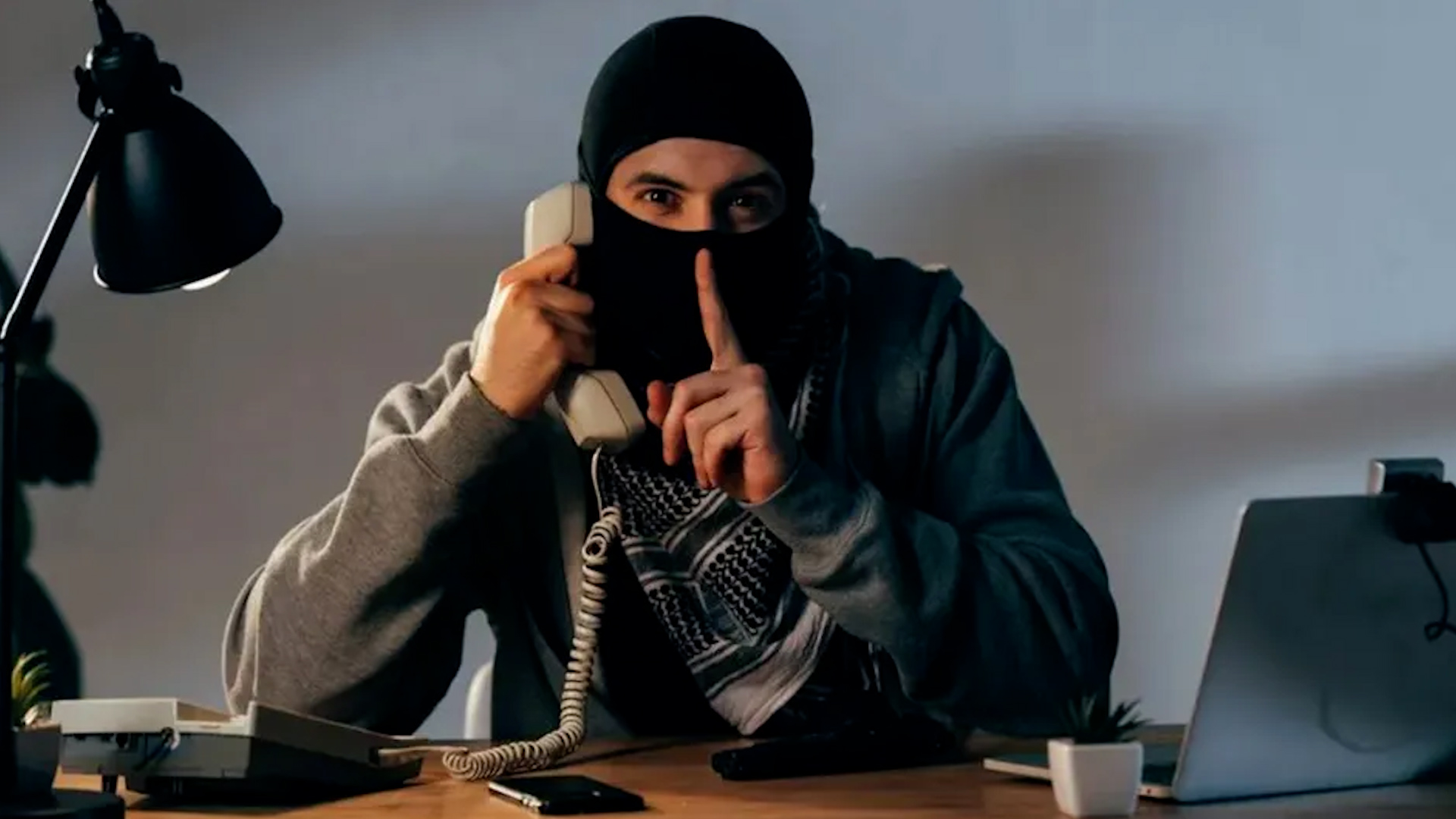 El delito de extorsión registró un fuerte repunte en Nuevo León. De acuerdo con cifras oficiales, los casos pasaron de 33 en enero a 70 en febrero 2026.