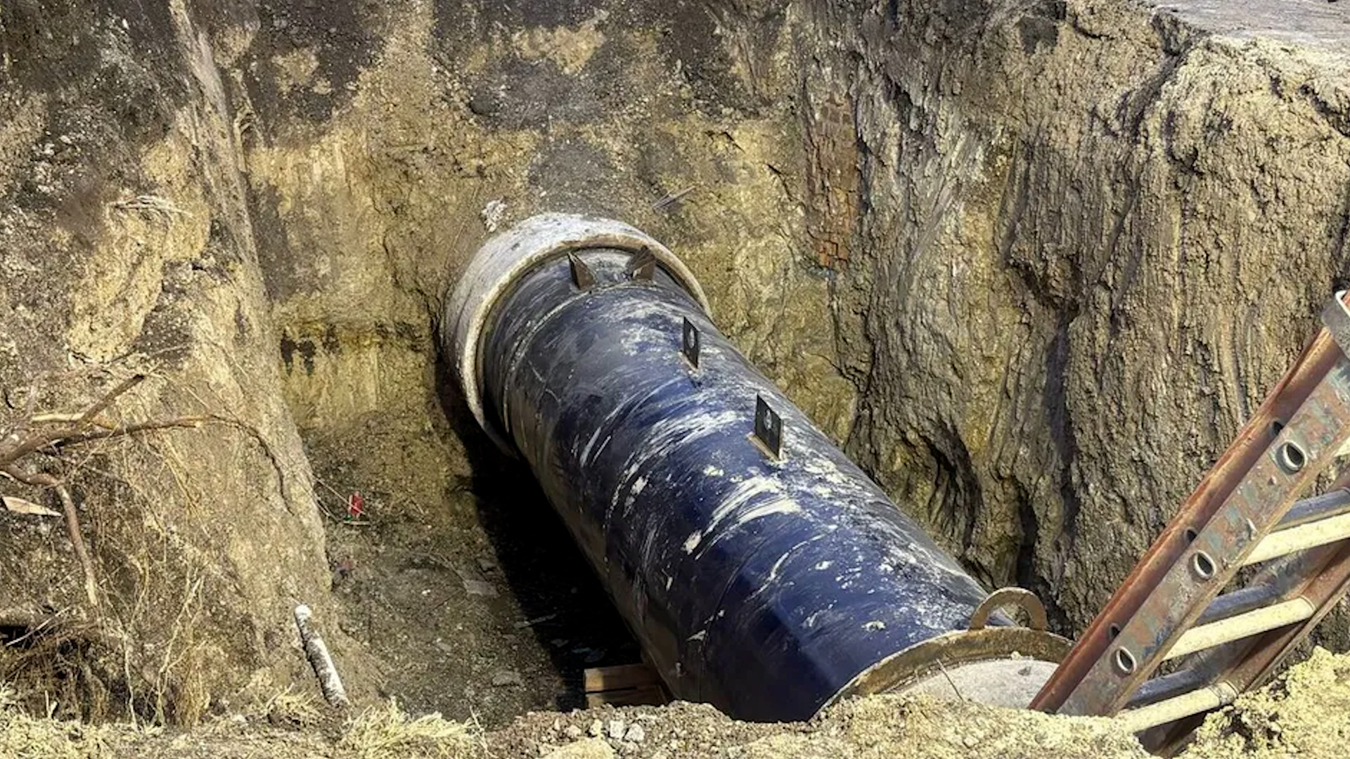 El director de Agua y Drenaje de Monterrey, Eduardo Ortegón, informó que actualmente se tienen detectados cerca de 150 kilómetros de tuberías con daños.