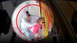 Sujeto es captado mientras le roba unos aretes a una adulta mayor en Chimalhuacán.