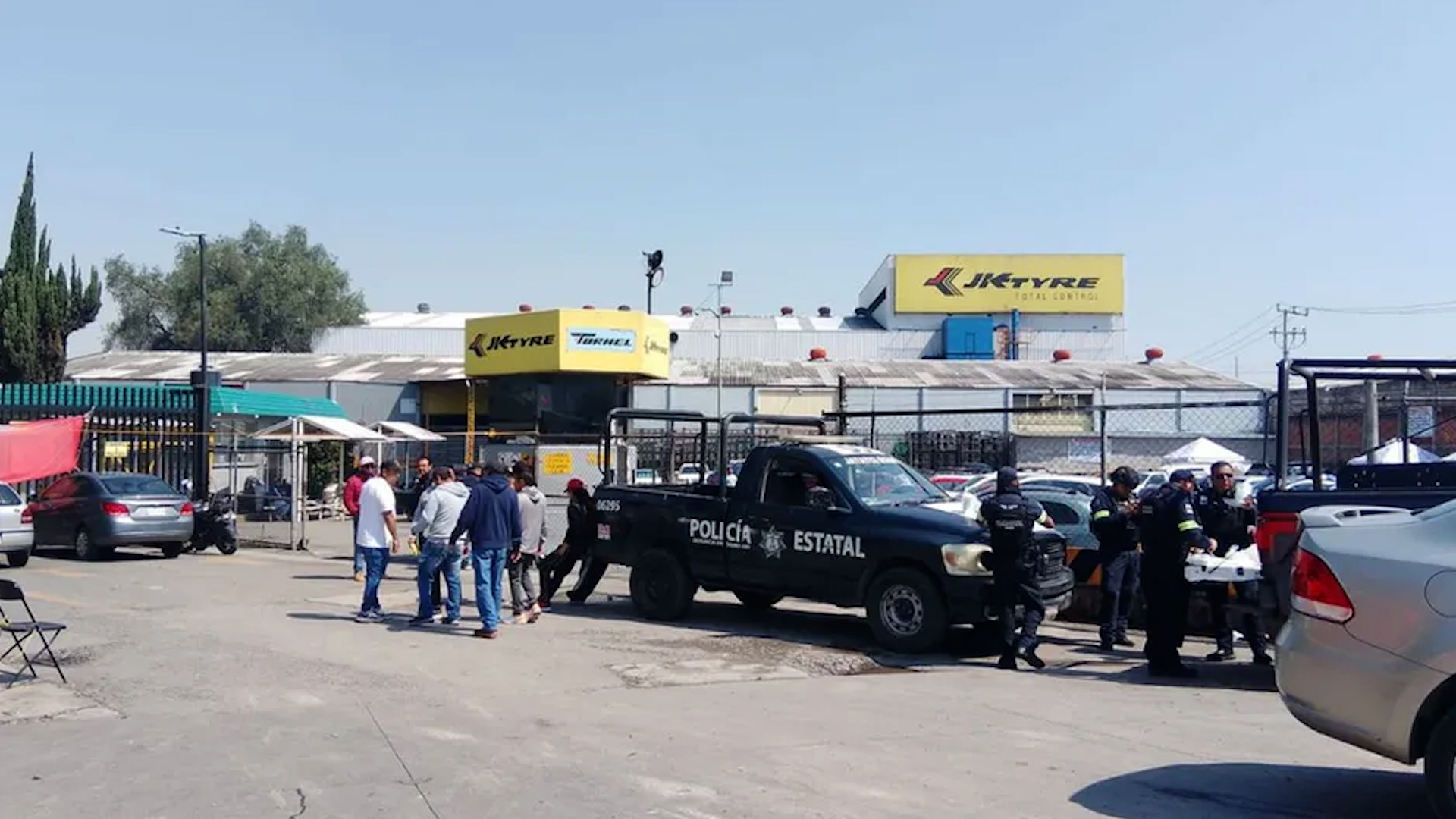 El Secretario del Interior del Sindicato de Trabajadoras de Tornel, confirmó que el ataque dejó un saldo de varios compañeros heridos.