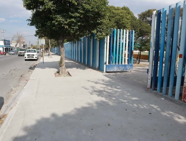 Vista de la colonia Guayulera, sector de Saltillo donde se registró el accidente vial tras omitir un alto; autoridades acudieron para tomar conocimiento.