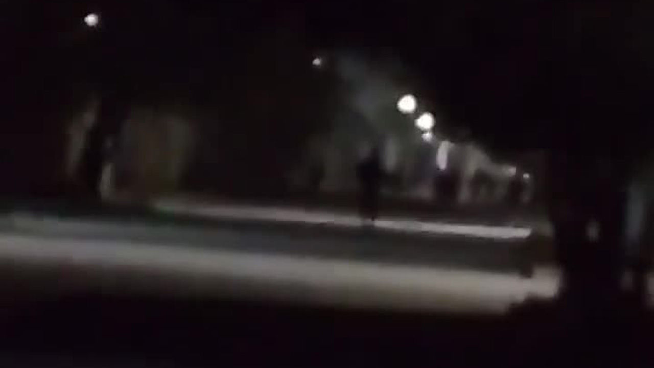 La madrugada de este jueves, la tranquilidad de la colonia Zaragoza Sur, en el sector oriente de Torreón, se vio nuevamente empañada por un brote de violencia j