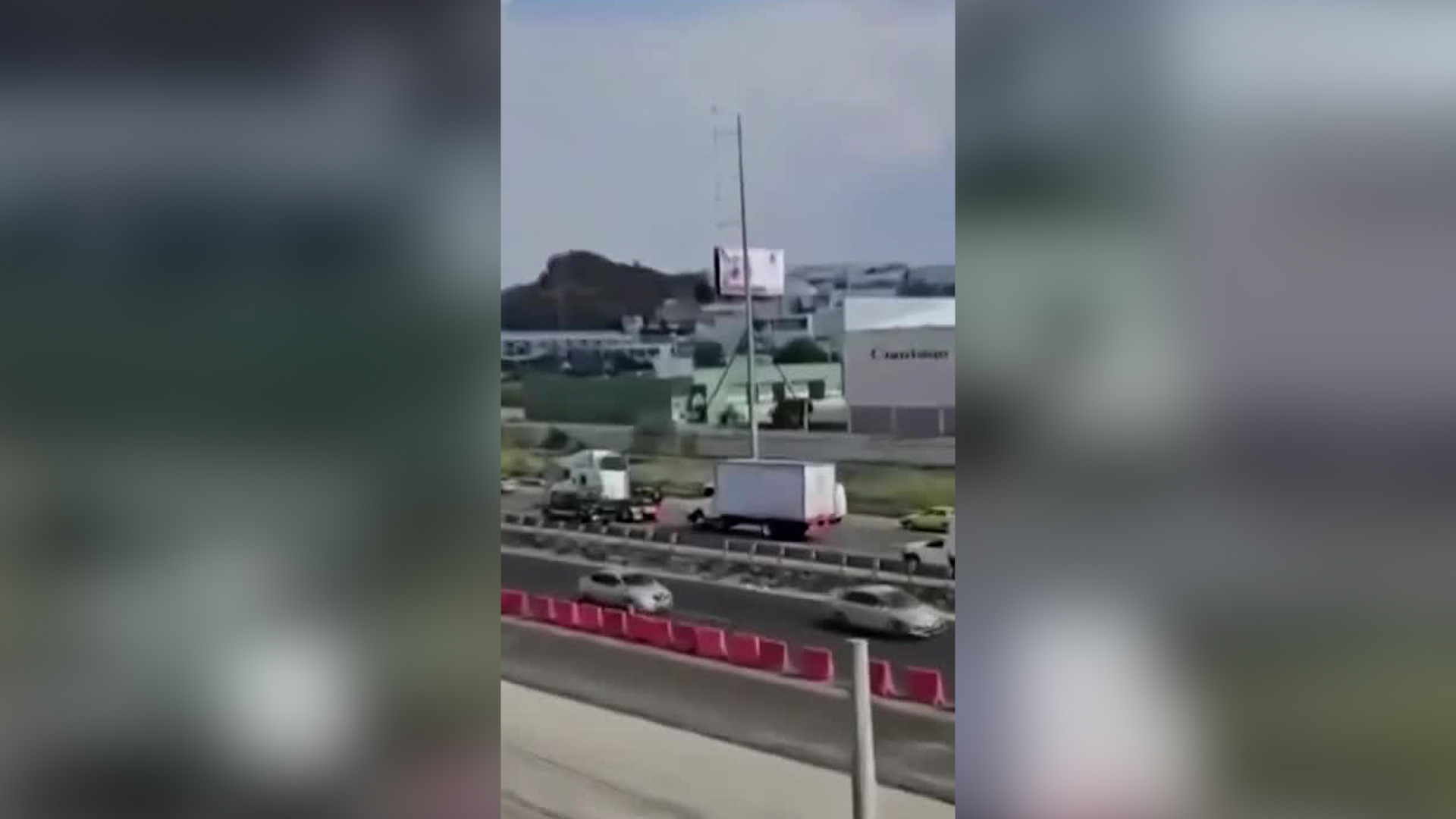 Dos sujetos fueron identificados en un vehículo de carga con reporte de robo a la altura de El Marqués.