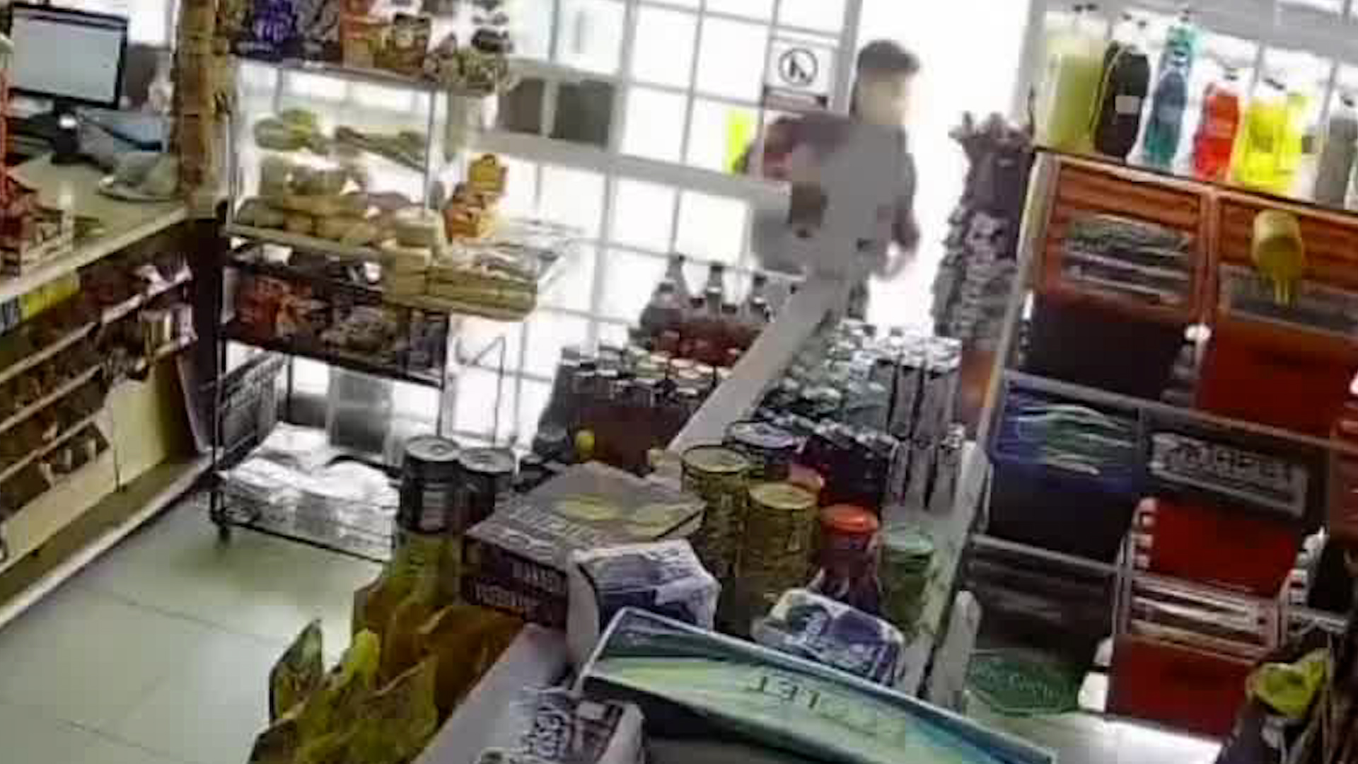 Detienen a un menor de edad por los hechos, a su vez un cuchillo fue asegurado.