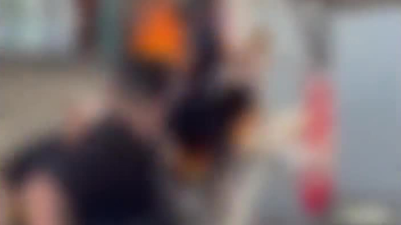 Un exvigilante de 36 años se encuentra en estado crítico tras rociarse con combustible y atrincherarse en una caseta de seguridad en la zona oeste de Rosario.